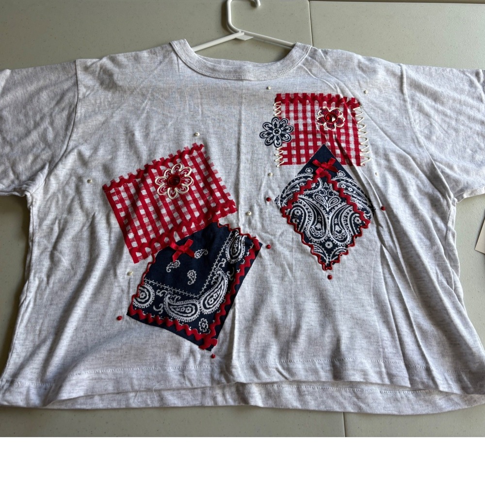 Pinwheels Vintage 90s Patchwork Bandana T-Shirt Cropped Grey Boxy Large NWT